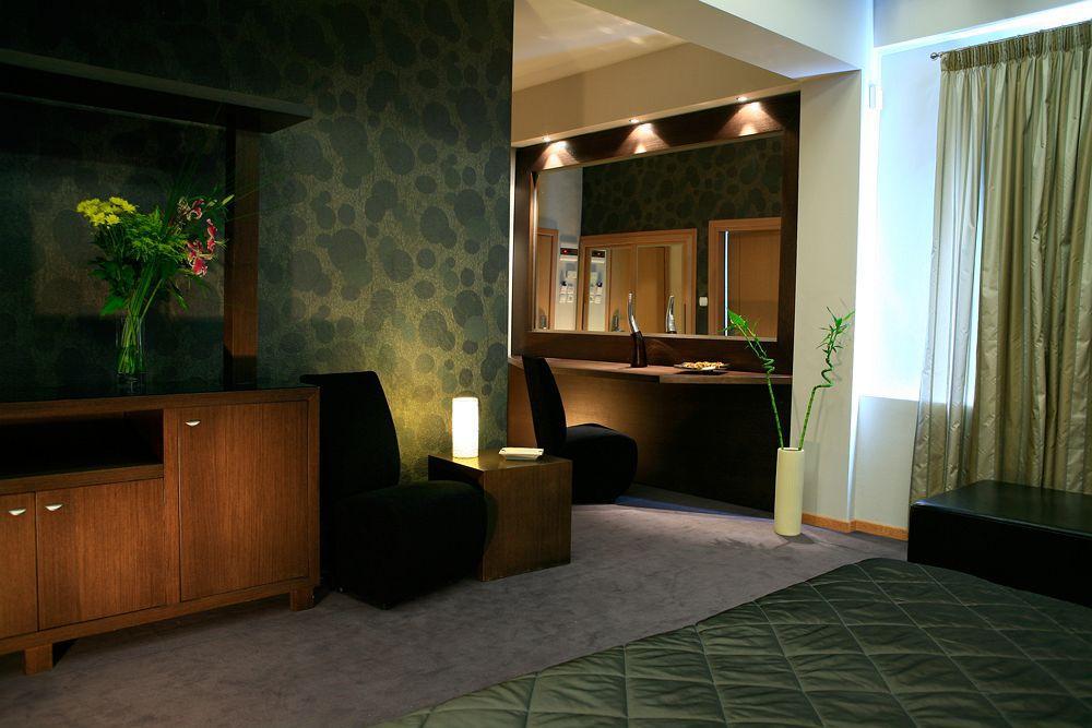 Galaxy Art Hotel โอราโยกาสโตร ภายนอก รูปภาพ