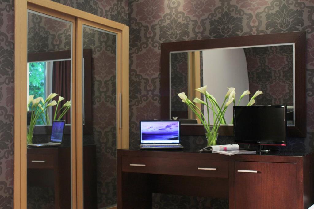 Galaxy Art Hotel โอราโยกาสโตร ห้อง รูปภาพ