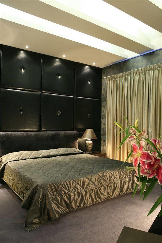 Galaxy Art Hotel โอราโยกาสโตร ภายนอก รูปภาพ