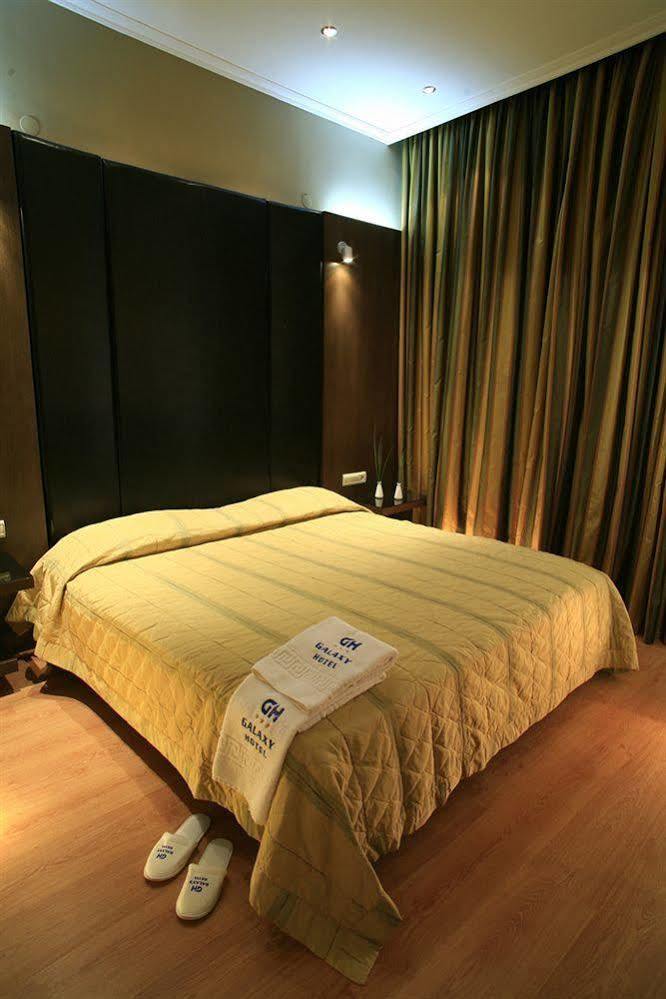 Galaxy Art Hotel โอราโยกาสโตร ภายนอก รูปภาพ